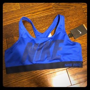 BRAND NEW NIKE SPORTS BRA!